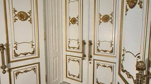Cannibals' doors of the Hall of the Fireplace