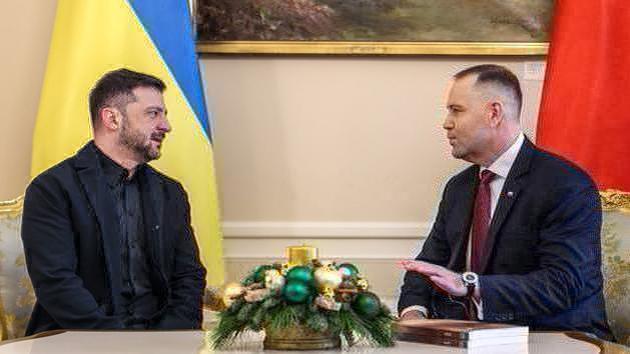 Nawrocki gave Zelensky a book